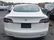 ✅ 2020 Tesla Model 3 Standard Range Plus • VIN: 5YJ3E1EA8LF660377 • Lot: 43582112. Wystawiony na IAAI z przebiegiem 37 420 mil. Bezpłatny archiwum sprzedaży aukcyjnych z USA i szczegółowy raport historii pojazdu na DreamBid. Zdjęcie 16.