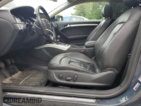 ✅ 2010 Audi A5 Premium Plus • VIN: WAURFAFRXAA028012 • Lot: 67799014. Wystawiony na Copart z przebiegiem 132 205 mil. Bezpłatny archiwum sprzedaży aukcyjnych z USA i szczegółowy raport historii pojazdu na DreamBid. Zdjęcie 7.