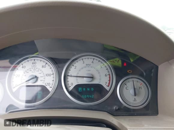 ✅ 2010 Chrysler Town & Country Limited • VIN: 2A4RR7DX5AR361352 • Lot: 39364282. Wystawiony na IAAI z przebiegiem 98 942 mil. Bezpłatny archiwum sprzedaży aukcyjnych z USA i szczegółowy raport historii pojazdu na DreamBid. Zdjęcie 7.