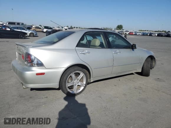 ✅ 2004 Lexus IS 300/350 • VIN: JTHBD192140082493 • Lot: 72612284. Wystawiony na Copart z przebiegiem 120 127 mil. Bezpłatny archiwum sprzedaży aukcyjnych z USA i szczegółowy raport historii pojazdu na DreamBid. Zdjęcie 3.