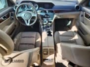 ✅ 2014 Mercedes-Benz C 250 Sport • VIN: WDDGF4HB6EA962630 • Lot: 92652935. Wystawiony na Copart z przebiegiem 177 639 mil. Bezpłatny archiwum sprzedaży aukcyjnych z USA i szczegółowy raport historii pojazdu na DreamBid. Zdjęcie 8.