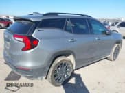 ✅ 2024 GMC Terrain SLT • VIN: 3GKALVEG1RL225417 • Lot: 41382024. Wystawiony na IAAI z przebiegiem 43 677 mil. Bezpłatny archiwum sprzedaży aukcyjnych z USA i szczegółowy raport historii pojazdu na DreamBid. Zdjęcie 4.