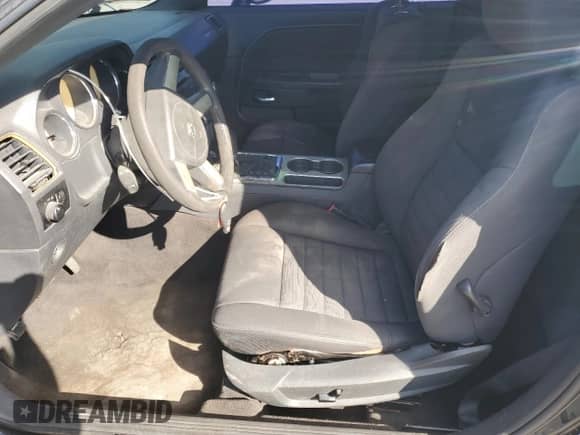 2010 Dodge Challenger SE z VIN 2B3CJ4DV1AH296636, wystawiony jako Copart lot #85839365 z przebiegiem 148 202 mil mil oraz Czysty tytuł • Clean title. Historia ofert i sprzedaży dostępna na DreamBid. Obrazek 7.