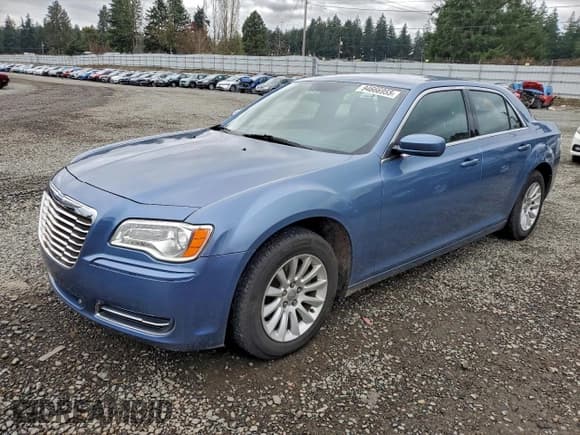 ✅ 2011 Chrysler 300 • VIN: 2C3CA4CG2BH554704 • Лот: 94666955. Опубликован ранее на Copart с пробегом 133 703 миль. Бесплатный доступ к архиву аукционных продаж из США и подробный отчёт об истории автомобиля на DreamBid. Изображение 1.