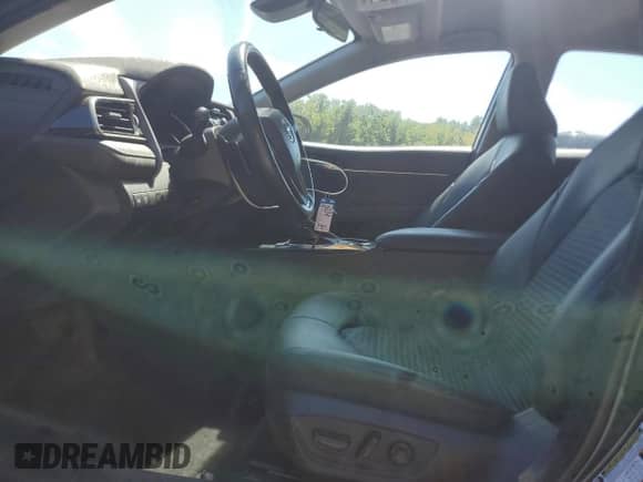 2020 Toyota Camry SE with VIN 4T1G11BK4LU013780, listed as a Copart auction lot 70842325 with 59,635 mi miles and Salvage title. Bid and sale history available at DreamBid. Image 7.