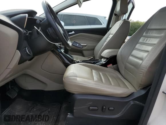 ✅ 2018 Ford C-Max Titanium • VIN: 1FADP5DUXJL100149 • Lot: 54715385. Wystawiony na Copart z przebiegiem 110 031 mil. Bezpłatny archiwum sprzedaży aukcyjnych z USA i szczegółowy raport historii pojazdu na DreamBid. Zdjęcie 7.