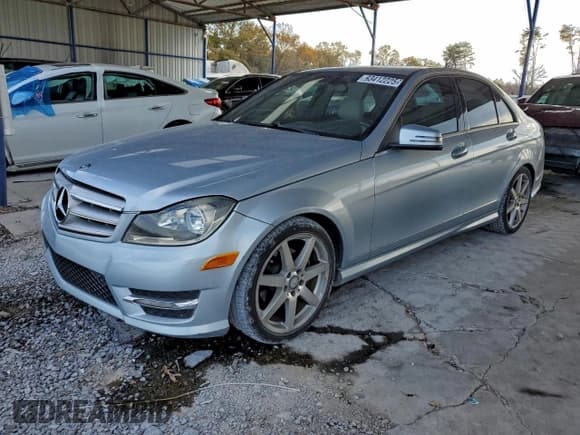 ✅ 2013 Mercedes-Benz C 250 Sport • VIN: WDDGF4HB5DA840341 • Lot: 93412225. Wystawiony na Copart z przebiegiem 179 455 mil. Bezpłatny archiwum sprzedaży aukcyjnych z USA i szczegółowy raport historii pojazdu na DreamBid. Zdjęcie 1.