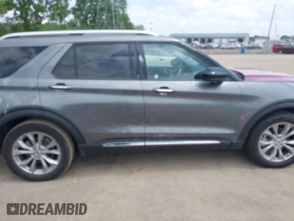 ✅ 2024 Ford Explorer Limited • VIN: 1FMSK7FH6RGA02747 • Lot: 42267302. Wystawiony na IAAI z przebiegiem 38 587 mil. Bezpłatny archiwum sprzedaży aukcyjnych z USA i szczegółowy raport historii pojazdu na DreamBid. Zdjęcie 13.