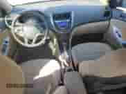 2013 Hyundai Accent GLS z VIN KMHCU4AE8DU380640, wystawiony jako Copart lot #86071005 z przebiegiem 161 077 mil mil oraz Szkoda całkowita • Salvage title. Historia ofert i sprzedaży dostępna na DreamBid. Obrazek 8.