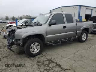 2006 Chevrolet Silverado 1500 LT2 z VIN 1GCEK19T16Z124365, wystawiony jako Copart lot #85999704 z przebiegiem Nie podano mil oraz Szkoda całkowita • Salvage title. Historia ofert i sprzedaży dostępna na DreamBid. Obrazek 1.
