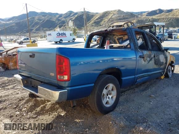 2003 Dodge 1500 ST с VIN 1D3HA18Z73J558524, выставлен на аукционе IAAI как лот 41515832 с пробегом Не указан миль и . История ставок и продаж доступна на DreamBid. Изображение 4.