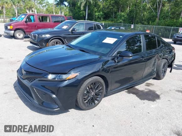 2022 Toyota Camry SE z VIN 4T1T11AK0NU044270, wystawiony jako IAAI lot #42805286 z przebiegiem 49 468 mil mil oraz . Historia ofert i sprzedaży dostępna na DreamBid. Obrazek 2.