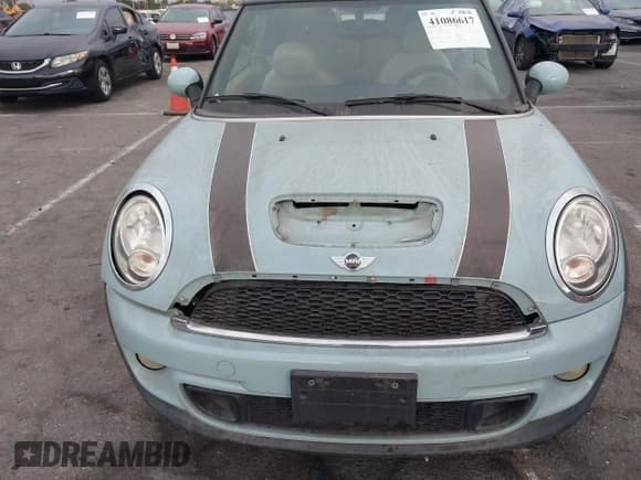 ✅ 2013 MINI Convertible S • VIN: WMWZP3C57DT551118 • Lot: 41086617. Wystawiony na IAAI z przebiegiem 108 049 mil. Bezpłatny archiwum sprzedaży aukcyjnych z USA i szczegółowy raport historii pojazdu na DreamBid. Zdjęcie 6.