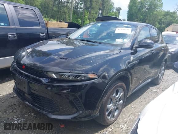 2024 Dodge Hornet R/T z VIN ZACPDFCW4R3A33071, wystawiony jako IAAI lot #42156271 z przebiegiem 25 099 mil mil oraz . Historia ofert i sprzedaży dostępna na DreamBid. Obrazek 2.