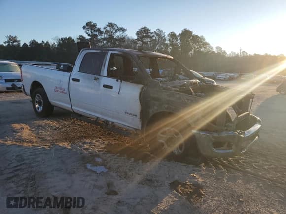 ✅ 2021 Ram 2500 Tradesman • VIN: 3C6UR4HJ3MG651918 • Lot: 46206985. Wystawiony na Copart z przebiegiem Nie podano. Bezpłatny archiwum sprzedaży aukcyjnych z USA i szczegółowy raport historii pojazdu na DreamBid. Zdjęcie 4.