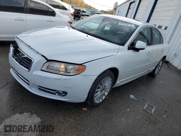 ✅ 2013 Volvo S80 3.2L • VIN: YV1952AS6D1170958 • Lot: 84520214. Listed on Copart with 130,760 mi. Free auction sales archive from the USA and detailed vehicle history report at DreamBid. Image 1.