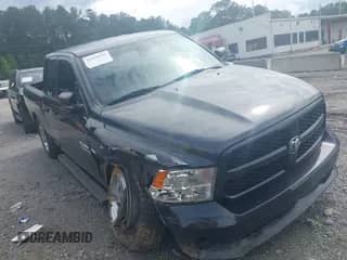 2018 Ram 1500 Tradesman z VIN 1C6RR6FT0JS131914, wystawiony jako IAAI lot #42450939 z przebiegiem 126 119 mil mil oraz . Historia ofert i sprzedaży dostępna na DreamBid. Obrazek 1.