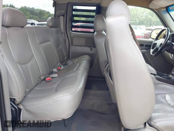 ✅ 2005 Chevrolet Silverado 1500 LS • VIN: 1GCEC19T95Z318749 • Lot: 42438829. Wystawiony na IAAI z przebiegiem 214 444 mil mil. Skorzystaj z bezpłatnego archiwum sprzedaży aukcyjnych z USA i zobacz szczegółowy raport historii pojazdu na DreamBid. Zdjęcie 8.