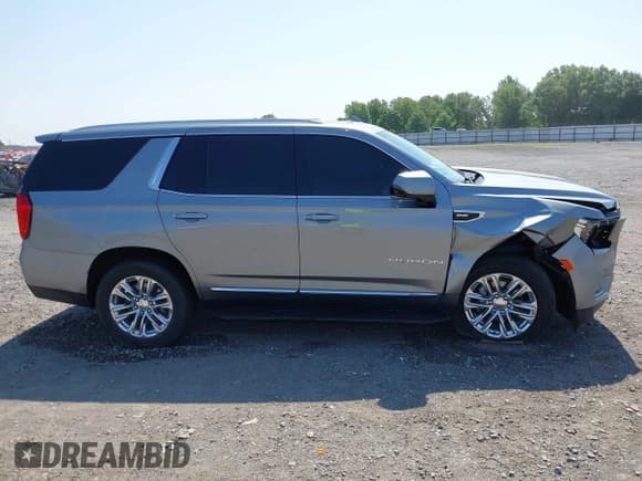 ✅ 2023 GMC Yukon SLT • VIN: 1GKS2BKD9PR210427 • Lot: 42472635. Wystawiony na IAAI z przebiegiem 24 551 mil. Bezpłatny archiwum sprzedaży aukcyjnych z USA i szczegółowy raport historii pojazdu na DreamBid. Zdjęcie 13.