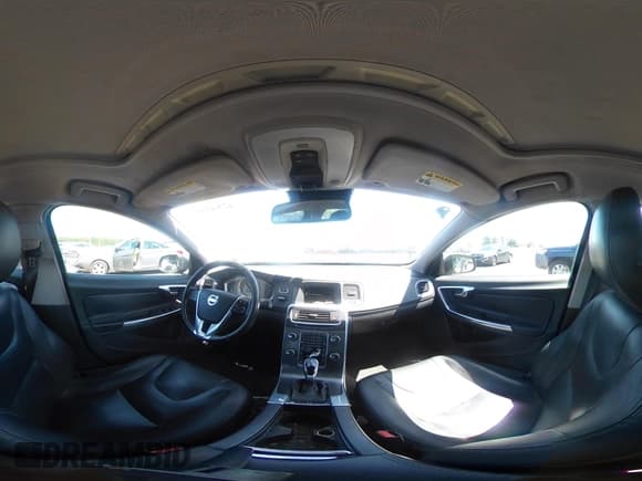 ✅ 2015 Volvo V60 T5 Drive-E Premier • VIN: YV140MEB7F1207484 • Lot: 42545850. Wystawiony na IAAI z przebiegiem 143 150 mil. Bezpłatny archiwum sprzedaży aukcyjnych z USA i szczegółowy raport historii pojazdu na DreamBid. Zdjęcie 18.