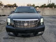 ✅ 2013 Cadillac Escalade ESV Platinum Edition • VIN: 1GYS3KEF2DR120385 • Лот: 81648414. Опубликован ранее на Copart с пробегом 142 685 миль. Бесплатный доступ к архиву аукционных продаж из США и подробный отчёт об истории автомобиля на DreamBid. Изображение 5.