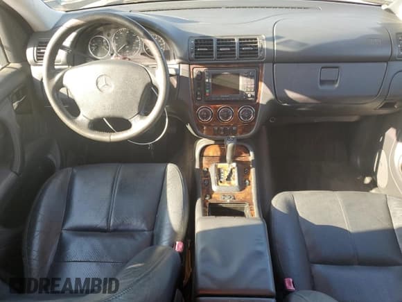 ✅ 2005 Mercedes-Benz M 350 • VIN: 4JGAB57E15A545747 • Лот: 86287335. Опубликован ранее на Copart с пробегом 261 772 миль. Бесплатный доступ к архиву аукционных продаж из США и подробный отчёт об истории автомобиля на DreamBid. Изображение 8.