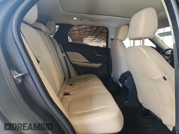 ✅ 2017 Jaguar F-Pace 35t • VIN: SADCS2BV0HA061659 • Lot: 65232305. Wystawiony na Copart z przebiegiem 127 197 mil. Bezpłatny archiwum sprzedaży aukcyjnych z USA i szczegółowy raport historii pojazdu na DreamBid. Zdjęcie 11.