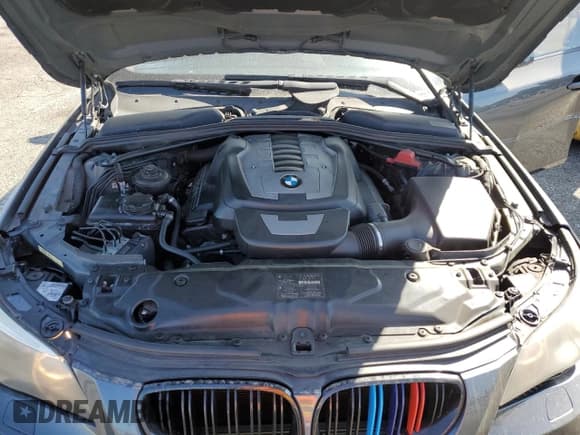 ✅ 2010 BMW 5 Series 550i • VIN: WBANW5C58ACT56136 • Lot: 82199915. Wystawiony na Copart z przebiegiem 116 580 mil. Bezpłatny archiwum sprzedaży aukcyjnych z USA i szczegółowy raport historii pojazdu na DreamBid. Zdjęcie 11.