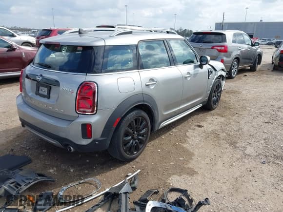 ✅ 2024 MINI Countryman Cooper S • VIN: WMZ53BR0XR3R54326 • Lot: 41525350. Listed on IAAI with 19,442 mi. Free auction sales archive from the USA and detailed vehicle history report at DreamBid. Image 4.