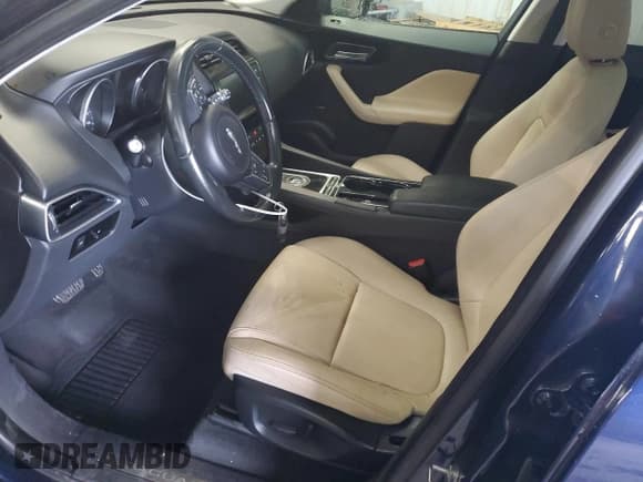 ✅ 2017 Jaguar F-Pace 20d Premium • VIN: SADCJ2BN2HA089496 • Lot: 92824285. Wystawiony na Copart z przebiegiem 132 491 mil. Bezpłatny archiwum sprzedaży aukcyjnych z USA i szczegółowy raport historii pojazdu na DreamBid. Zdjęcie 7.