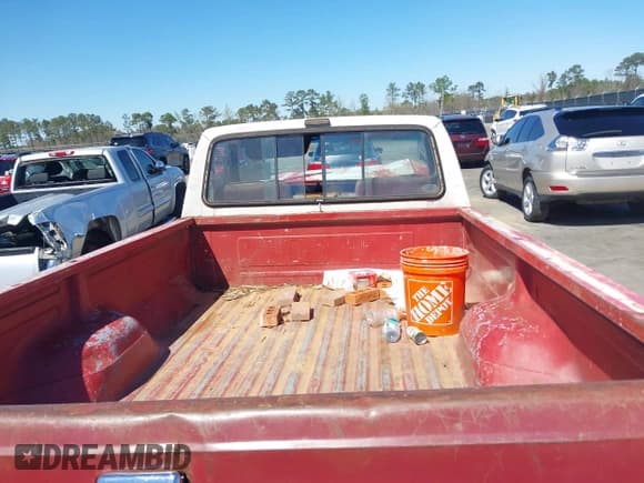 ✅ 1989 Ford F-150 • VIN: 1FTEF15N0KNA13478 • Lot: 41813627. Wystawiony na IAAI z przebiegiem 414 233 mil. Bezpłatny archiwum sprzedaży aukcyjnych z USA i szczegółowy raport historii pojazdu na DreamBid. Zdjęcie 8.