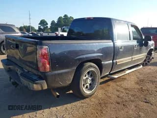 ✅ 2005 Chevrolet Silverado 1500 LS • VIN: 2GCEC13T851110217 • Lot: 43431311. Wystawiony na IAAI z przebiegiem 393 979 mil. Bezpłatny archiwum sprzedaży aukcyjnych z USA i szczegółowy raport historii pojazdu na DreamBid. Zdjęcie 4.