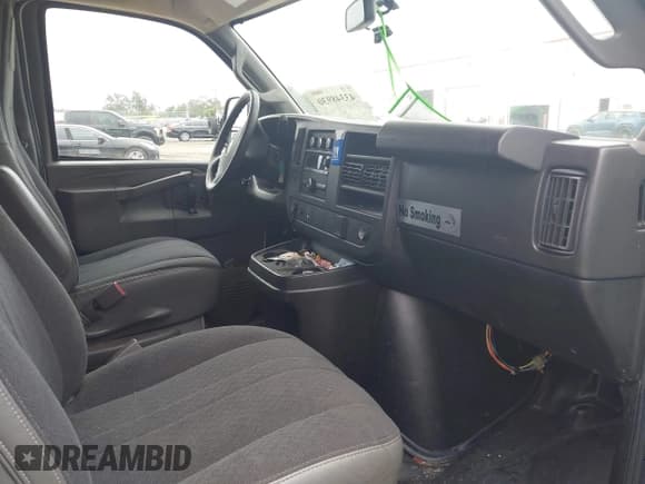 ✅ 2019 Chevrolet Express Cargo • VIN: 1GCWGAFG1K1343803 • Лот: 43348930. Опубликован ранее на IAAI с пробегом 78 202 миль. Бесплатный доступ к архиву аукционных продаж из США и подробный отчёт об истории автомобиля на DreamBid. Изображение 5.