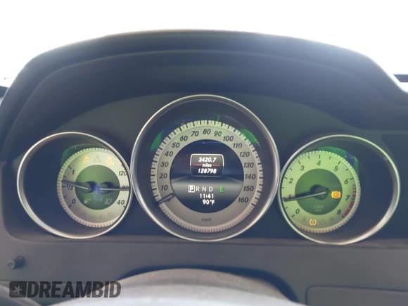 ✅ 2015 Mercedes-Benz C 250 • VIN: WDDGJ4HB7FG363989 • Lot: 42536860. Wystawiony na IAAI z przebiegiem 128 798 mil. Bezpłatny archiwum sprzedaży aukcyjnych z USA i szczegółowy raport historii pojazdu na DreamBid. Zdjęcie 7.