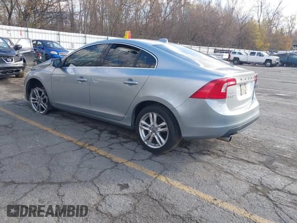 ✅ 2013 Volvo S60 T5 Premier • VIN: YV1612FS2D2205609 • Lot: 43649381. Listed on IAAI with 107,654 mi. Free auction sales archive from the USA and detailed vehicle history report at DreamBid. Image 3.