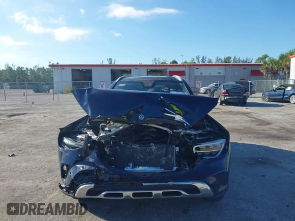 ✅ 2022 Mercedes-Benz GLC 300 • VIN: W1N0G8DB7NG036782 • Lot: 43504489. Listed on IAAI with 25,626 mi. Free auction sales archive from the USA and detailed vehicle history report at DreamBid. Image 6.