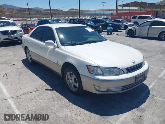 ✅ 1998 Lexus ES 300 • VIN: JT8BF28G6W5027315 • Lot: 42836930. Listed on IAAI with 93,062 mi. Free auction sales archive from the USA and detailed vehicle history report at DreamBid. Image 1.