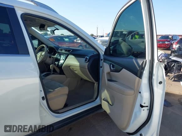 ✅ 2014 Nissan Rogue SV • VIN: 5N1AT2MV7EC787379 • Lot: 43517525. Wystawiony na IAAI z przebiegiem 111 899 mil. Bezpłatny archiwum sprzedaży aukcyjnych z USA i szczegółowy raport historii pojazdu na DreamBid. Zdjęcie 5.