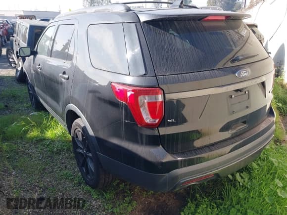 ✅ 2017 Ford Explorer XLT • VIN: 1FM5K7DHXHGD99667 • Lot: 43282143. Listed on IAAI with 75,801 mi. Free auction sales archive from the USA and detailed vehicle history report at DreamBid. Image 3.