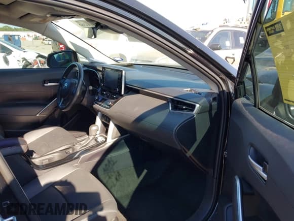 ✅ 2022 Toyota Corolla Cross XLE • VIN: 7MUDAABG4NV035441 • Лот: 43136388. Опубликован ранее на IAAI с пробегом 86 470 миль. Бесплатный доступ к архиву аукционных продаж из США и подробный отчёт об истории автомобиля на DreamBid. Изображение 5.