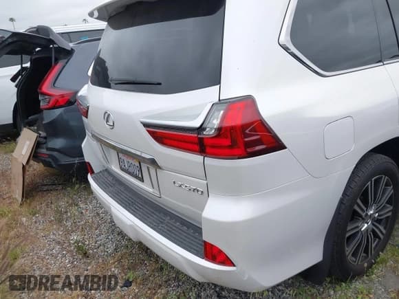 ✅ 2018 Lexus LX 570 • VIN: JTJHY7AX6J4265951 • Lot: 41919574. Wystawiony na IAAI z przebiegiem 59 314 mil. Bezpłatny archiwum sprzedaży aukcyjnych z USA i szczegółowy raport historii pojazdu na DreamBid. Zdjęcie 16.