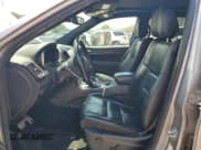 ✅ 2020 Jeep Grand Cherokee High Altitude • VIN: 1C4RJFCTXLC133672 • Лот: 64632975. Опубликован ранее на Copart с пробегом 140 799 миль. Бесплатный доступ к архиву аукционных продаж из США и подробный отчёт об истории автомобиля на DreamBid. Изображение 7.