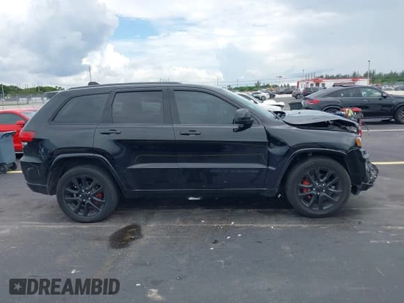 ✅ 2018 Jeep Grand Cherokee Altitude • VIN: 1C4RJEAG5JC125623 • Lot: 42725317. Wystawiony na IAAI z przebiegiem 109 018 mil. Bezpłatny archiwum sprzedaży aukcyjnych z USA i szczegółowy raport historii pojazdu na DreamBid. Zdjęcie 13.