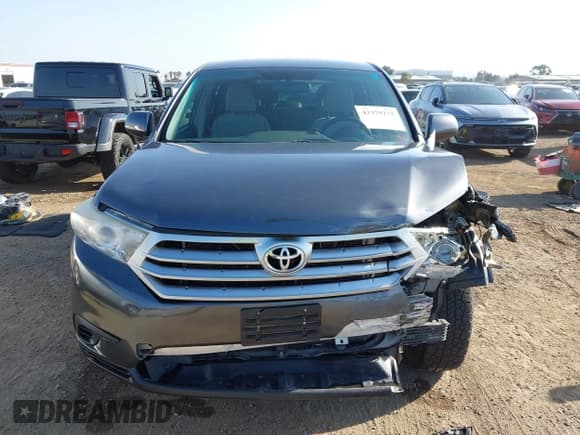 ✅ 2012 Toyota Highlander SE • VIN: 5TDBK3EHXCS100773 • Lot: 43379275. Listed on IAAI with 93,099 mi. Free auction sales archive from the USA and detailed vehicle history report at DreamBid. Image 12.