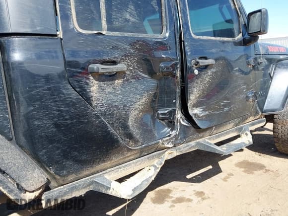 ✅ 2022 Jeep Gladiator Texas Trail • VIN: 1C6HJTAGXNL160784 • Лот: 41796235. Опубликован ранее на IAAI с пробегом 81 783 миль. Бесплатный доступ к архиву аукционных продаж из США и подробный отчёт об истории автомобиля на DreamBid. Изображение 21.