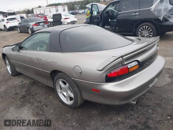 1999 Chevrolet Camaro z VIN 2G1FP22K2X2116432, wystawiony jako IAAI lot #41931771 z przebiegiem 124 879 mil mil oraz . Historia ofert i sprzedaży dostępna na DreamBid. Obrazek 3.