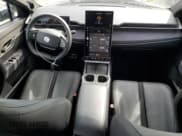 ✅ 2023 Fisker Ocean One • VIN: VCF1ZBU22PG002643 • Lot: 86328075. Wystawiony na Copart z przebiegiem 14 986 mil. Bezpłatny archiwum sprzedaży aukcyjnych z USA i szczegółowy raport historii pojazdu na DreamBid. Zdjęcie 8.