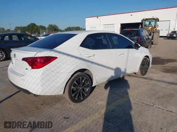 ✅ 2017 Toyota Corolla SE • VIN: 5YFBURHE2HP594335 • Lot: 43749513. Listed on IAAI with 162,604 mi. Free auction sales archive from the USA and detailed vehicle history report at DreamBid. Image 4.