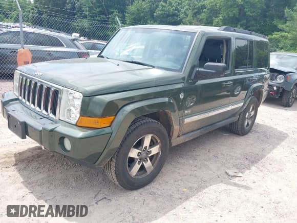 ✅ 2006 Jeep Commander • VIN: 1J8HG48NX6C333442 • Lot: 42814188. Wystawiony na IAAI z przebiegiem 241 411 mil. Bezpłatny archiwum sprzedaży aukcyjnych z USA i szczegółowy raport historii pojazdu na DreamBid. Zdjęcie 2.