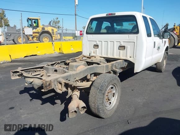 ✅ 2008 Ford F-250 • VIN: 1FDSX21R98EC69556 • Лот: 43472085. Опубликован ранее на IAAI с пробегом 191 424 миль. Бесплатный доступ к архиву аукционных продаж из США и подробный отчёт об истории автомобиля на DreamBid. Изображение 4.